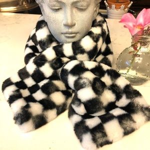 Super Soft Black & White Check Faux Fur Scarf/Muffler. NEW! REDUCED SHIPPING!